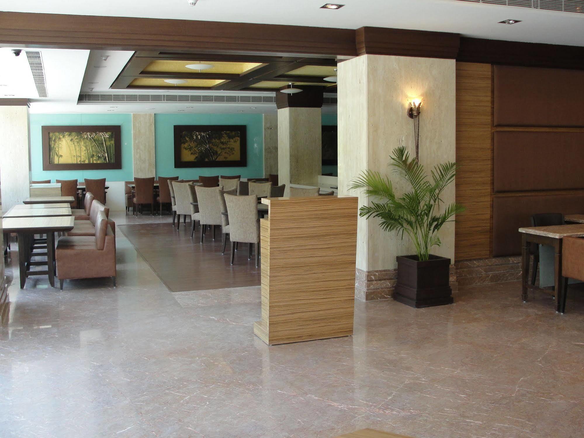 The Cambay Grand Otel Amhedabad Dış mekan fotoğraf