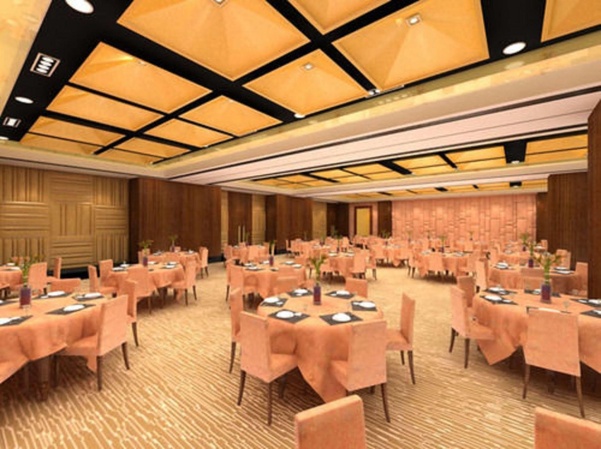 The Cambay Grand Otel Amhedabad Dış mekan fotoğraf