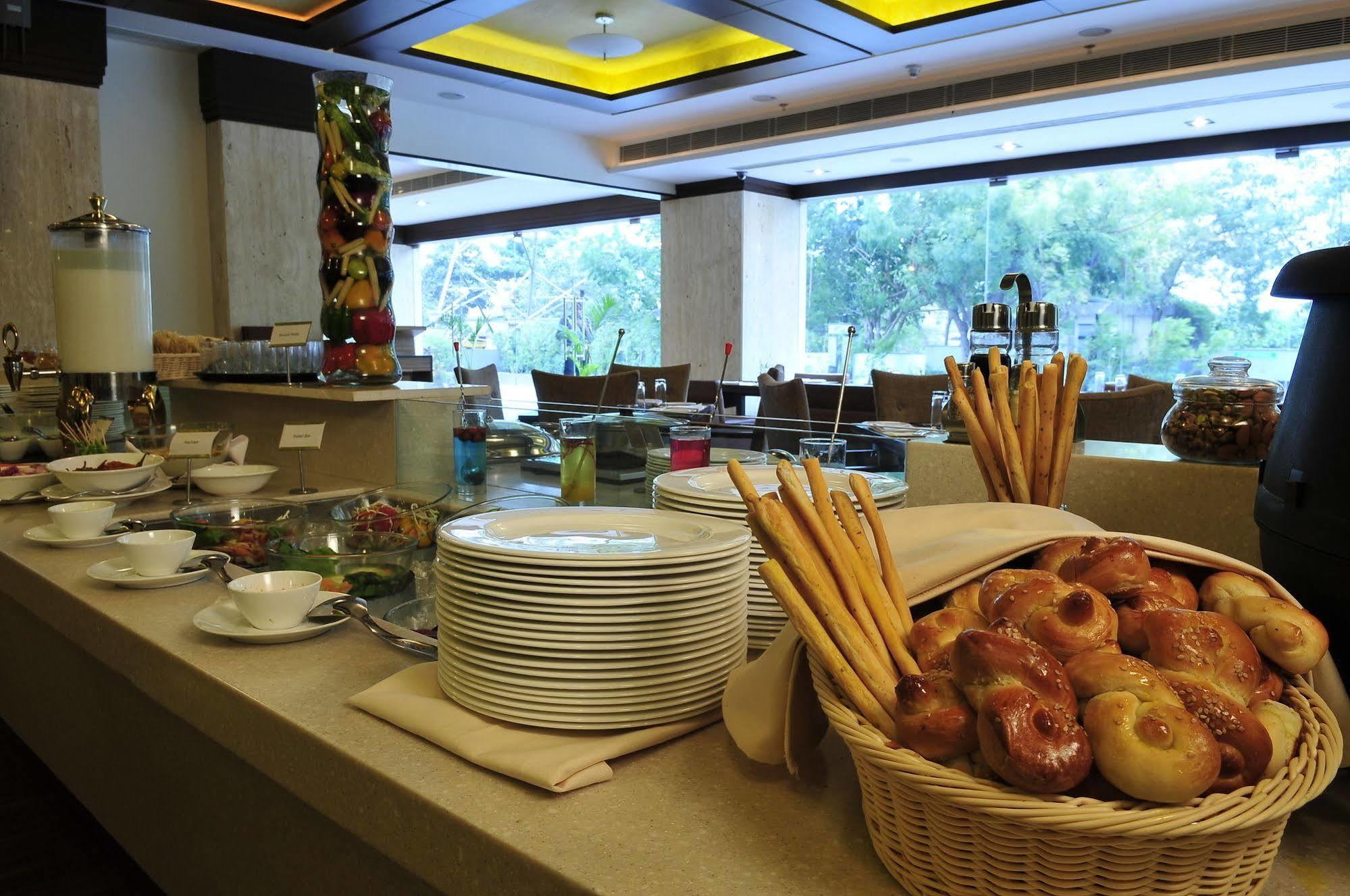 The Cambay Grand Otel Amhedabad Dış mekan fotoğraf