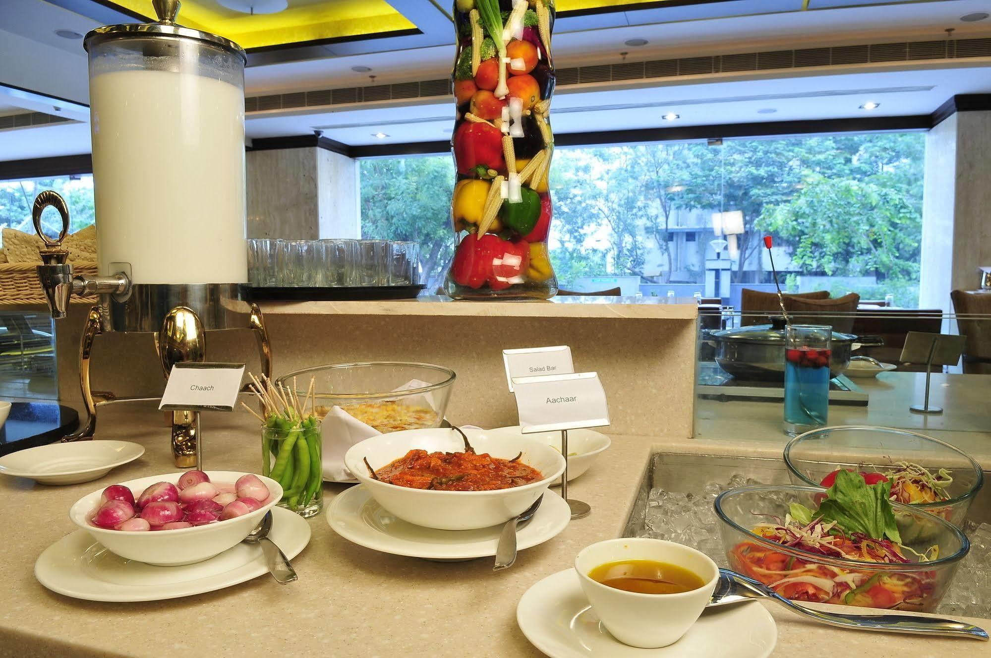 The Cambay Grand Otel Amhedabad Dış mekan fotoğraf